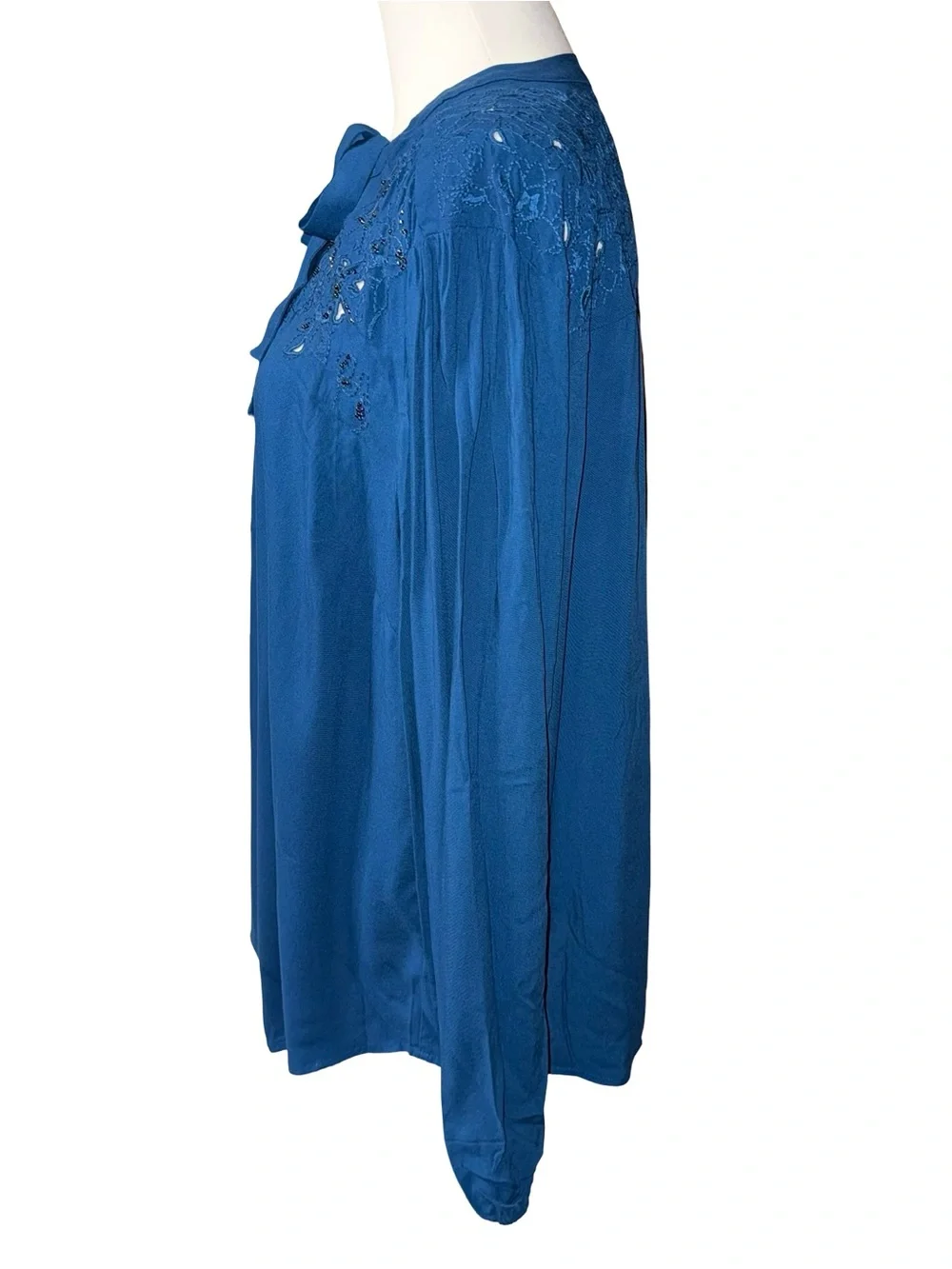 Torrid Poseidon Blue Challis Beaded Peasant Blouse Cutout Lace Top Plus Size 1X - Picture 3 of 13